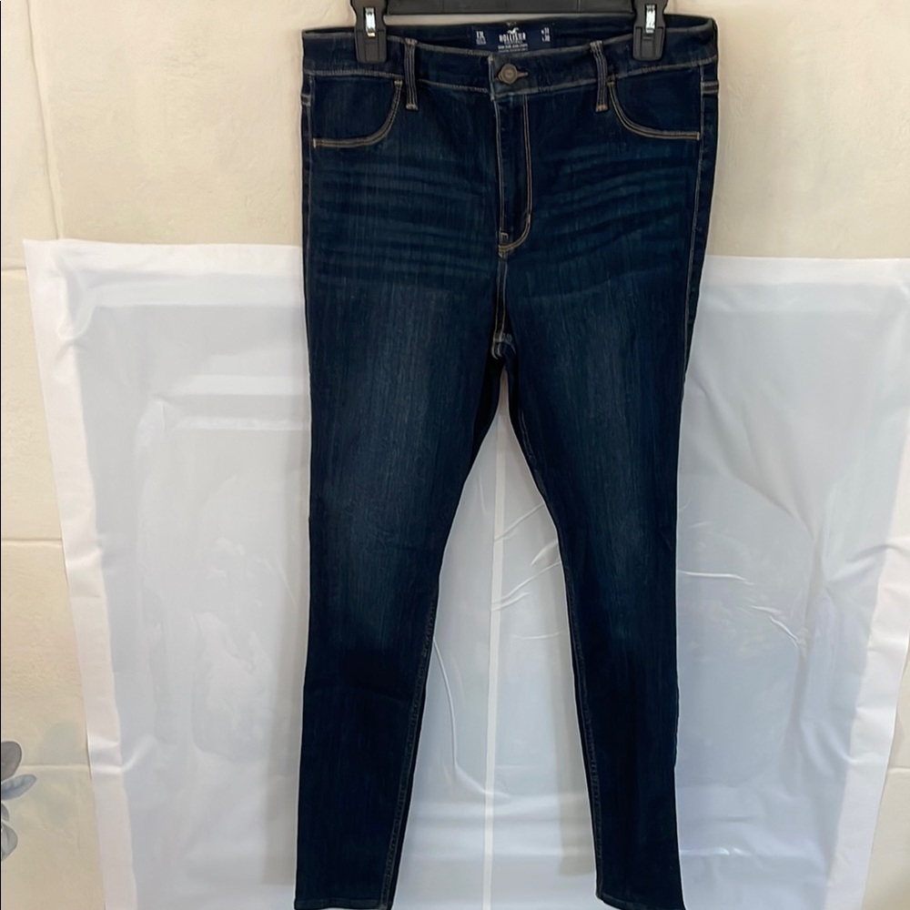 Never Worn Hollister Blue Skinny Jeans with Stretch and Deep Indigo Wash